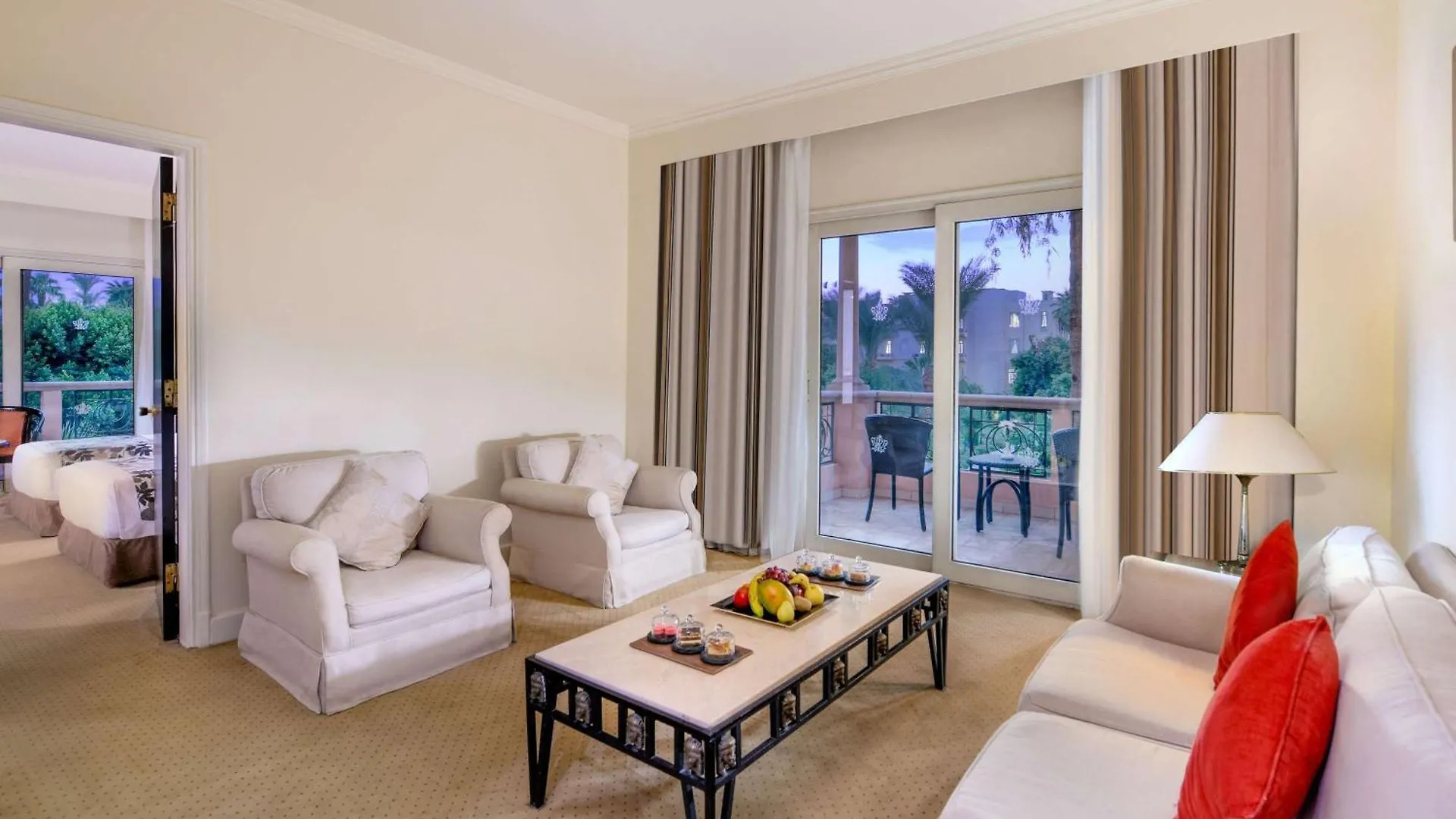 Pavillon Winter Luxor Hotell
