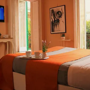 Amedeo Square 3* Napoli
